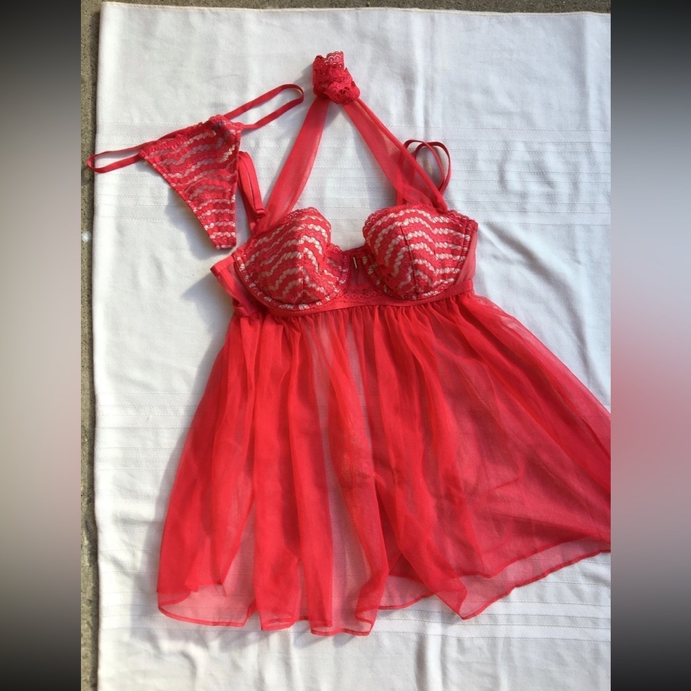 Victoria’s Secret Set Red Teddy w V-string Thong